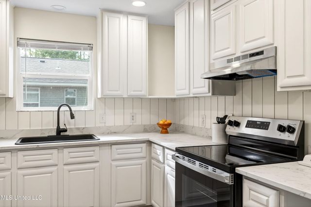 5308 Center Street, Ocean Springs, MS 39564