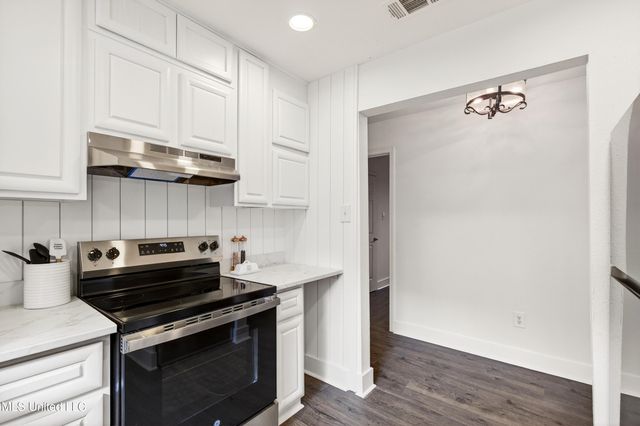 5308 Center Street, Ocean Springs, MS 39564