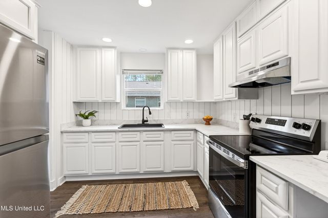 5308 Center Street, Ocean Springs, MS 39564