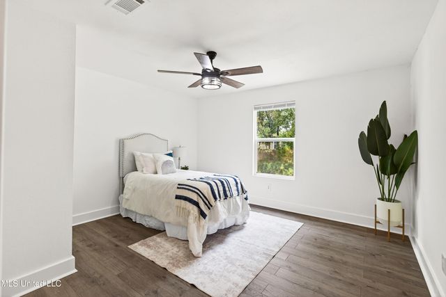 5308 Center Street, Ocean Springs, MS 39564