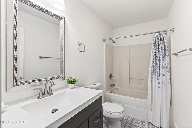 5308 Center Street, Ocean Springs, MS 39564