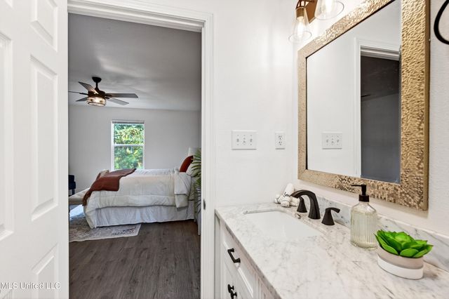 5308 Center Street, Ocean Springs, MS 39564