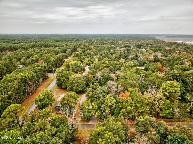 5308 Center Street, Ocean Springs, MS 39564