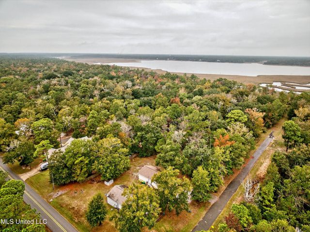 5308 Center Street, Ocean Springs, MS 39564