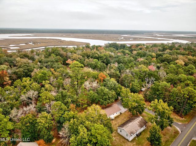 5308 Center Street, Ocean Springs, MS 39564