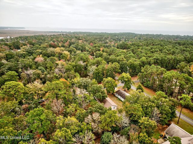 5308 Center Street, Ocean Springs, MS 39564