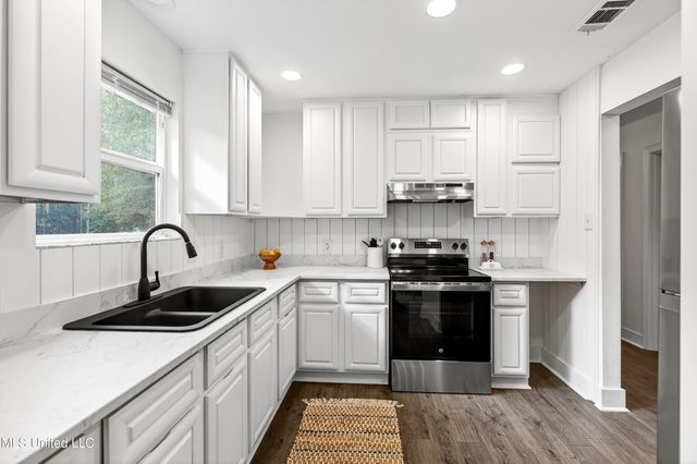 5308 Center Street, Ocean Springs, MS 39564