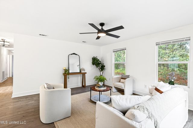 5308 Center Street, Ocean Springs, MS 39564