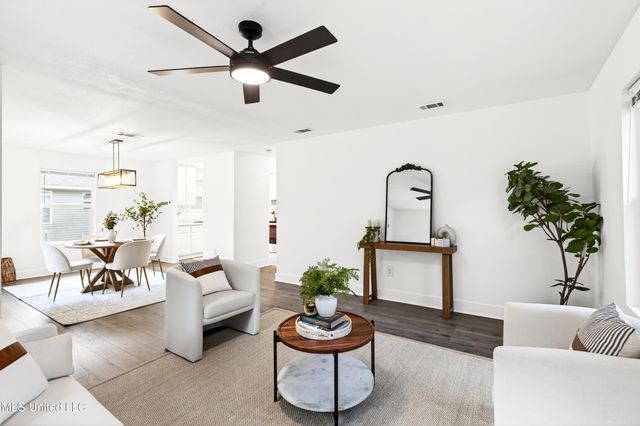 5308 Center Street, Ocean Springs, MS 39564