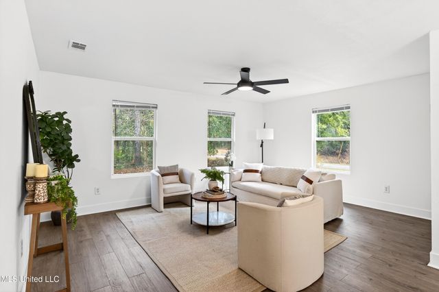 5308 Center Street, Ocean Springs, MS 39564