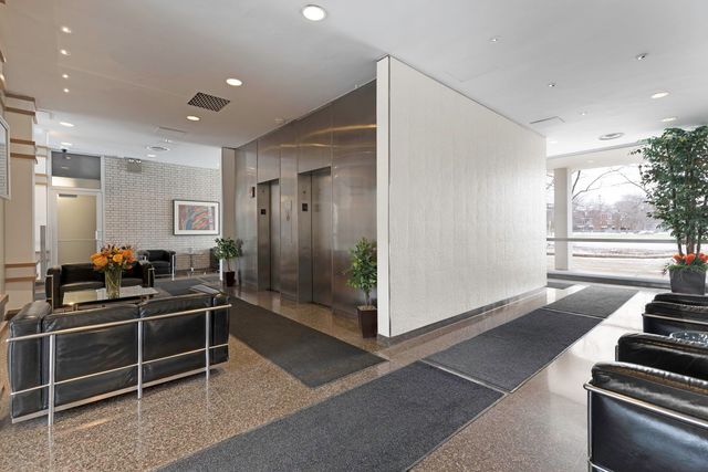 601 E 32nd Street 1001, Chicago, IL 60616