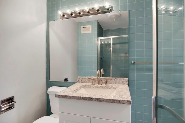 601 E 32nd Street 1001, Chicago, IL 60616