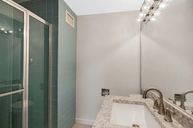 601 E 32nd Street 1001, Chicago, IL 60616