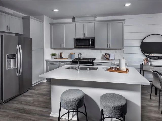 559 Toledo Way, Oceanside, CA 92057