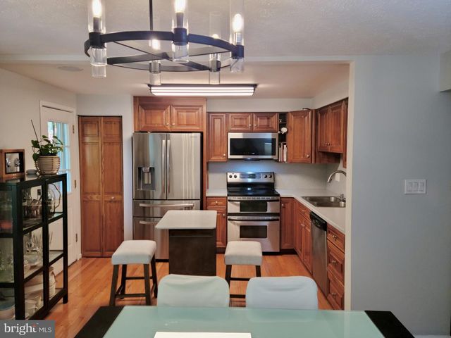 303 GUNDRY DR, Falls Church, VA 22046