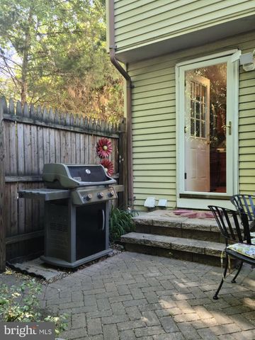 303 GUNDRY DR, Falls Church, VA 22046