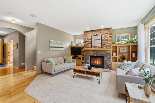 2362 Fieldstone Curve, Woodbury, MN 55129