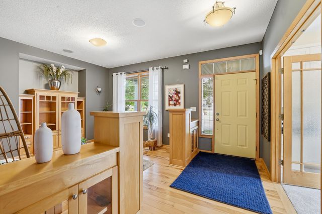 2362 Fieldstone Curve, Woodbury, MN 55129