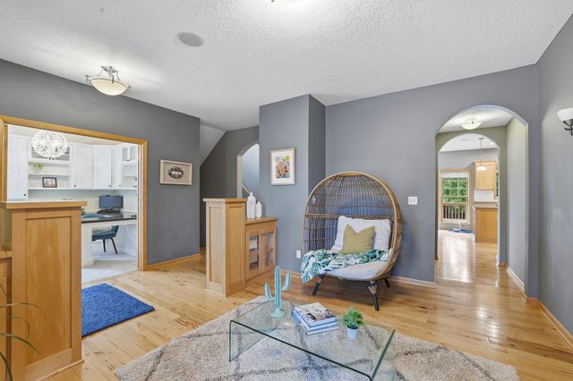 2362 Fieldstone Curve, Woodbury, MN 55129