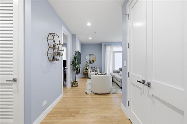 715 South Boulevard 301, Oak Park, IL 60302