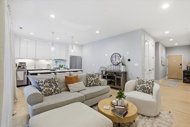 715 South Boulevard 301, Oak Park, IL 60302