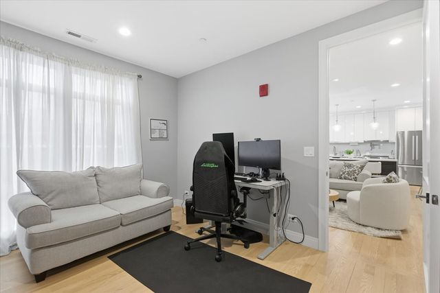 715 South Boulevard 301, Oak Park, IL 60302