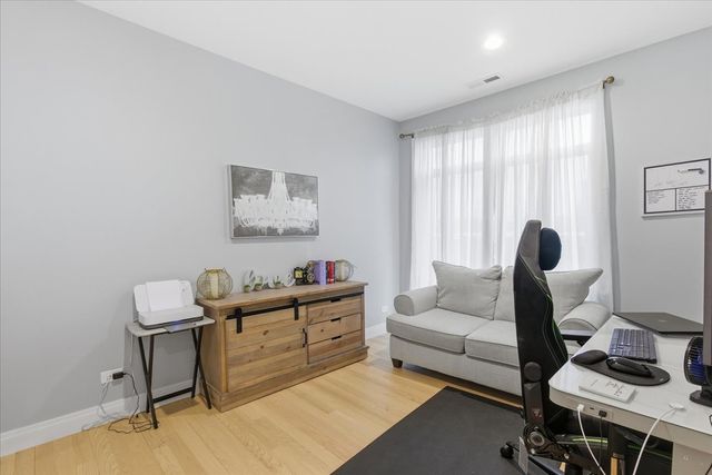 715 South Boulevard 301, Oak Park, IL 60302