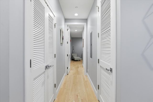 715 South Boulevard 301, Oak Park, IL 60302