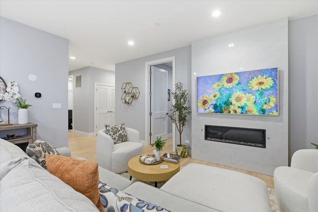 715 South Boulevard 301, Oak Park, IL 60302