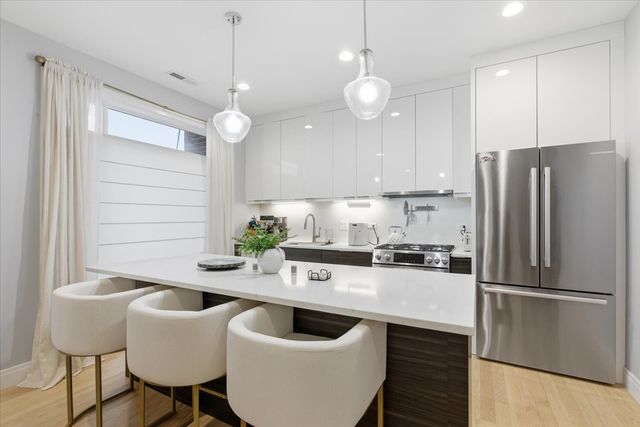 715 South Boulevard 301, Oak Park, IL 60302