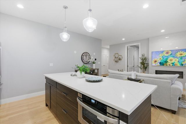 715 South Boulevard 301, Oak Park, IL 60302