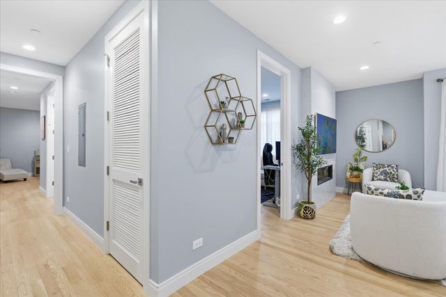 715 South Boulevard 301, Oak Park, IL 60302