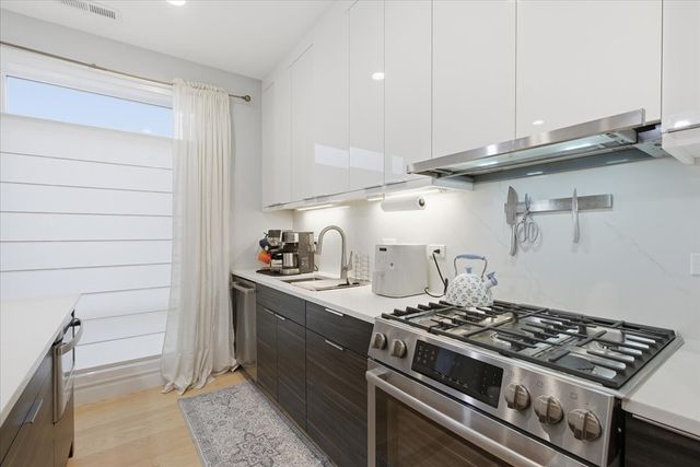 715 South Boulevard 301, Oak Park, IL 60302