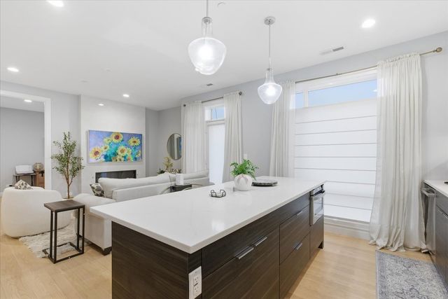 715 South Boulevard 301, Oak Park, IL 60302