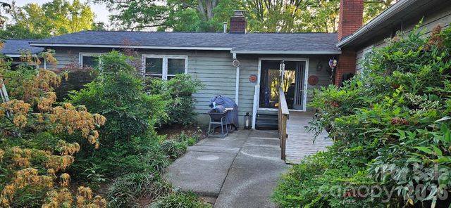 18029 Whispering Oaks Drive, Cornelius, NC 28031