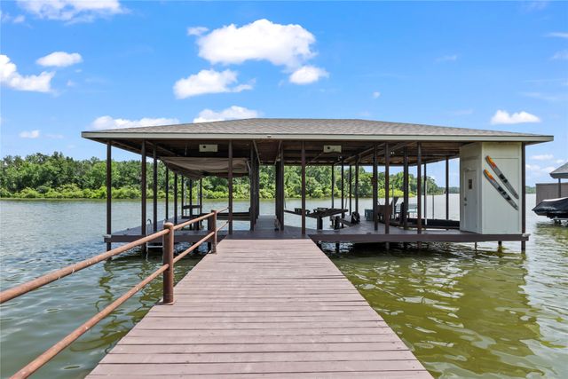 229 Lakeside Drive, Malakoff, TX 75148