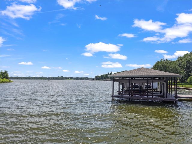 229 Lakeside Drive, Malakoff, TX 75148