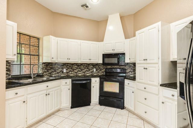 224 N Ranch House Road, Angleton, TX 77515