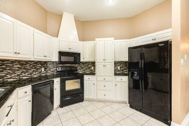 224 N Ranch House Road, Angleton, TX 77515