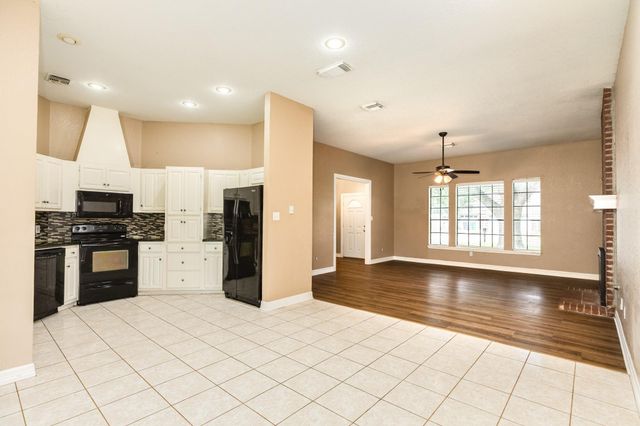 224 N Ranch House Road, Angleton, TX 77515