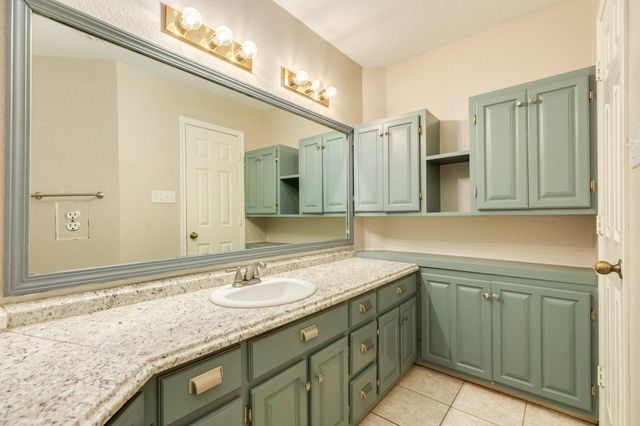 224 N Ranch House Road, Angleton, TX 77515