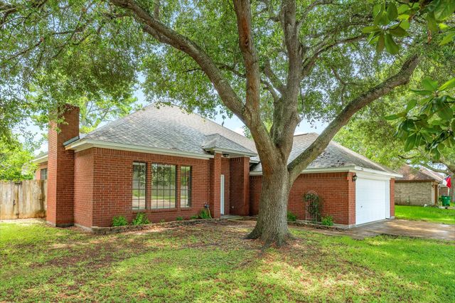 224 N Ranch House Road, Angleton, TX 77515