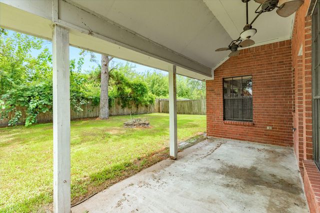 224 N Ranch House Road, Angleton, TX 77515