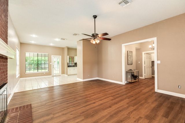 224 N Ranch House Road, Angleton, TX 77515