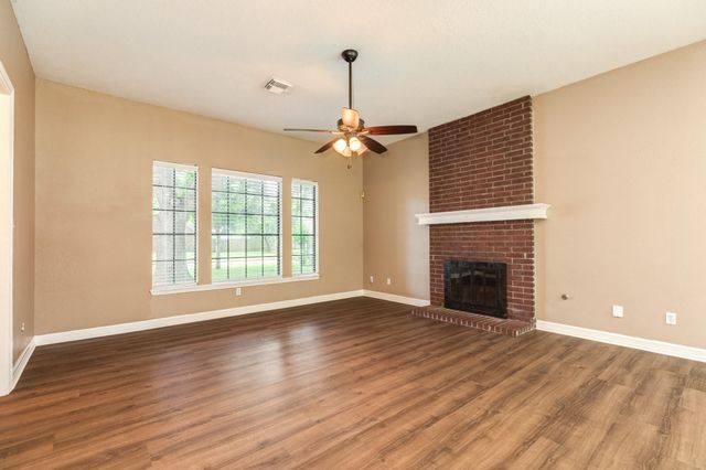 224 N Ranch House Road, Angleton, TX 77515