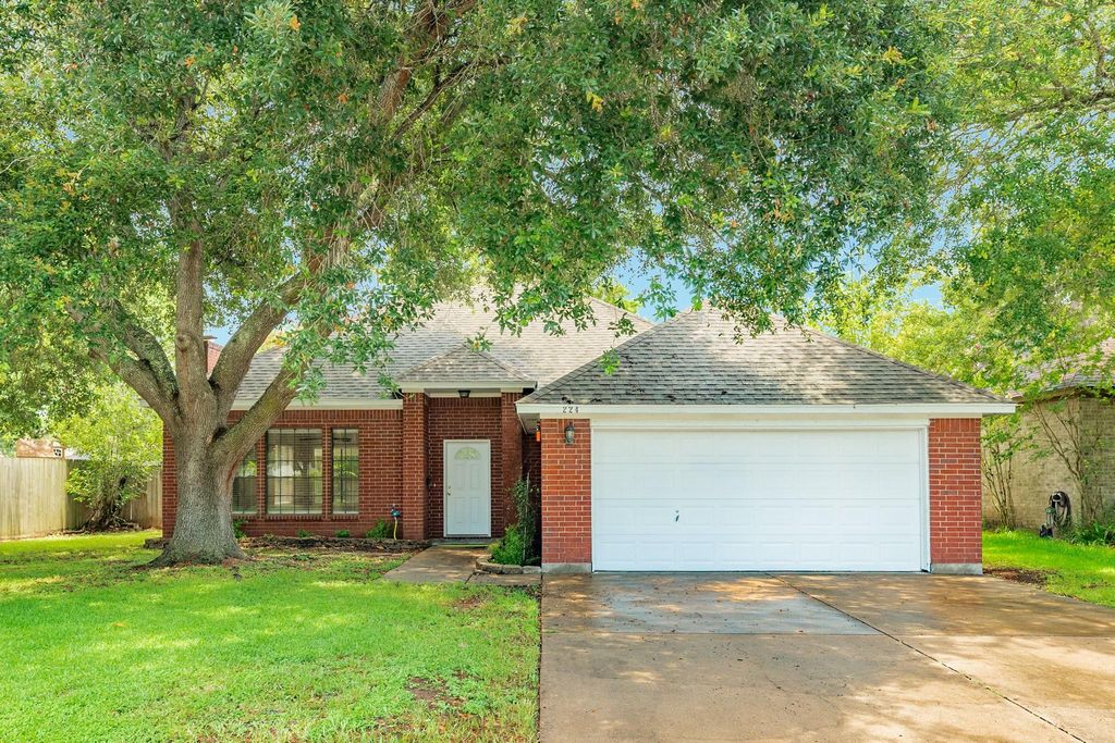 224 N Ranch House Road, Angleton, TX 77515