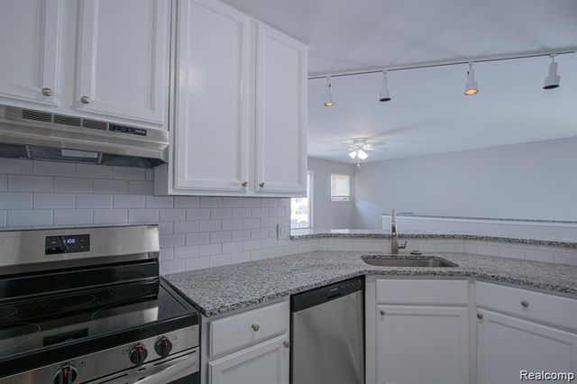 75 Rosebud Lane, Mount Clemens, MI 48043