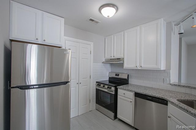 75 Rosebud Lane, Mount Clemens, MI 48043