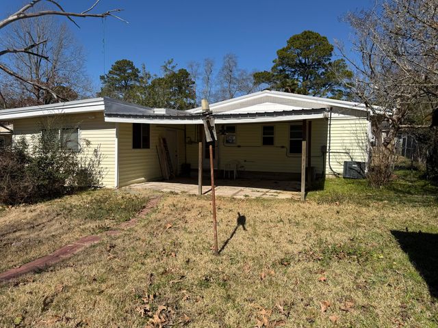 1301 Oak Dr, Leesville, LA 71446