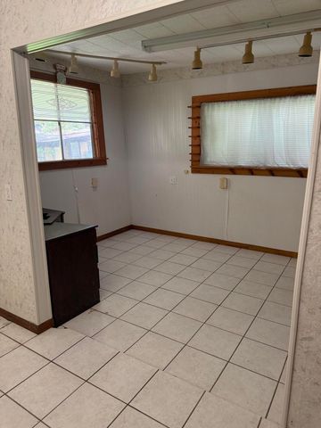 1301 Oak Dr, Leesville, LA 71446